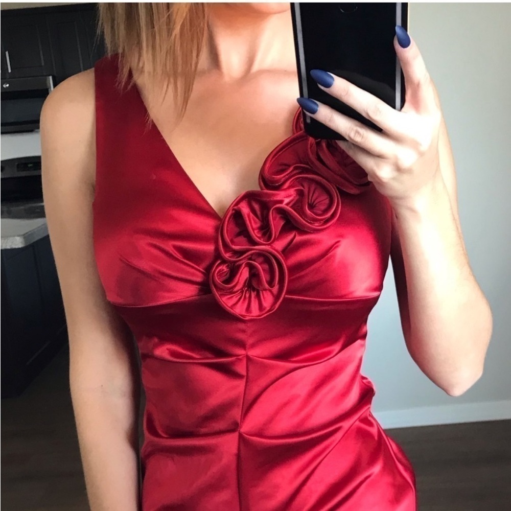 Xscape Red Satin Ruched Rosette Shoulder Midi Dress Size Small/4 - Picture 6 of 13
